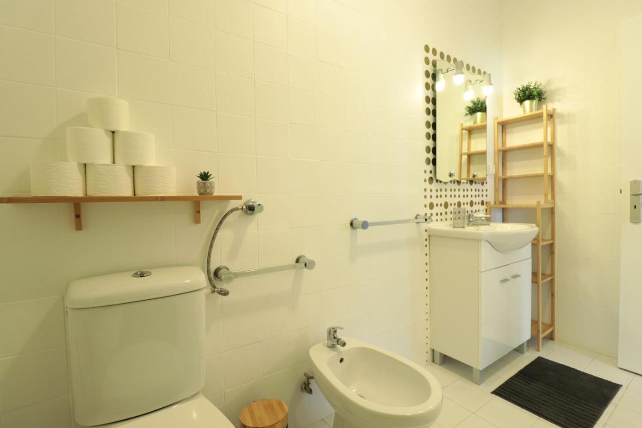 Lovelystay - Cozy 1Br Flat In Alvor With Ac And Balcony Bagian luar foto