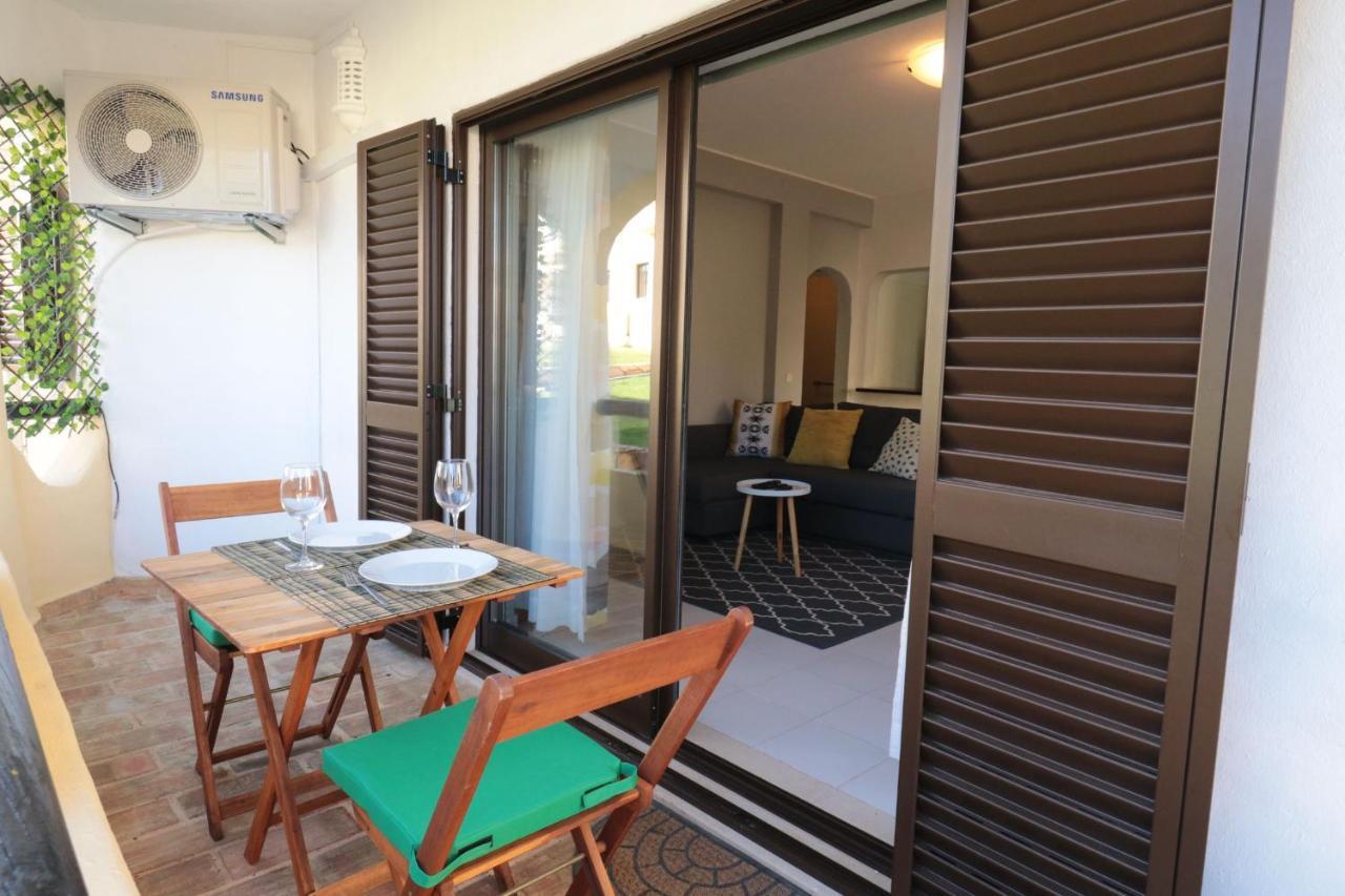 Lovelystay - Cozy 1Br Flat In Alvor With Ac And Balcony Bagian luar foto