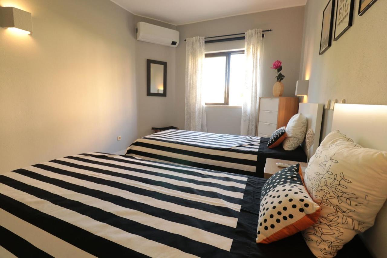 Lovelystay - Cozy 1Br Flat In Alvor With Ac And Balcony Bagian luar foto